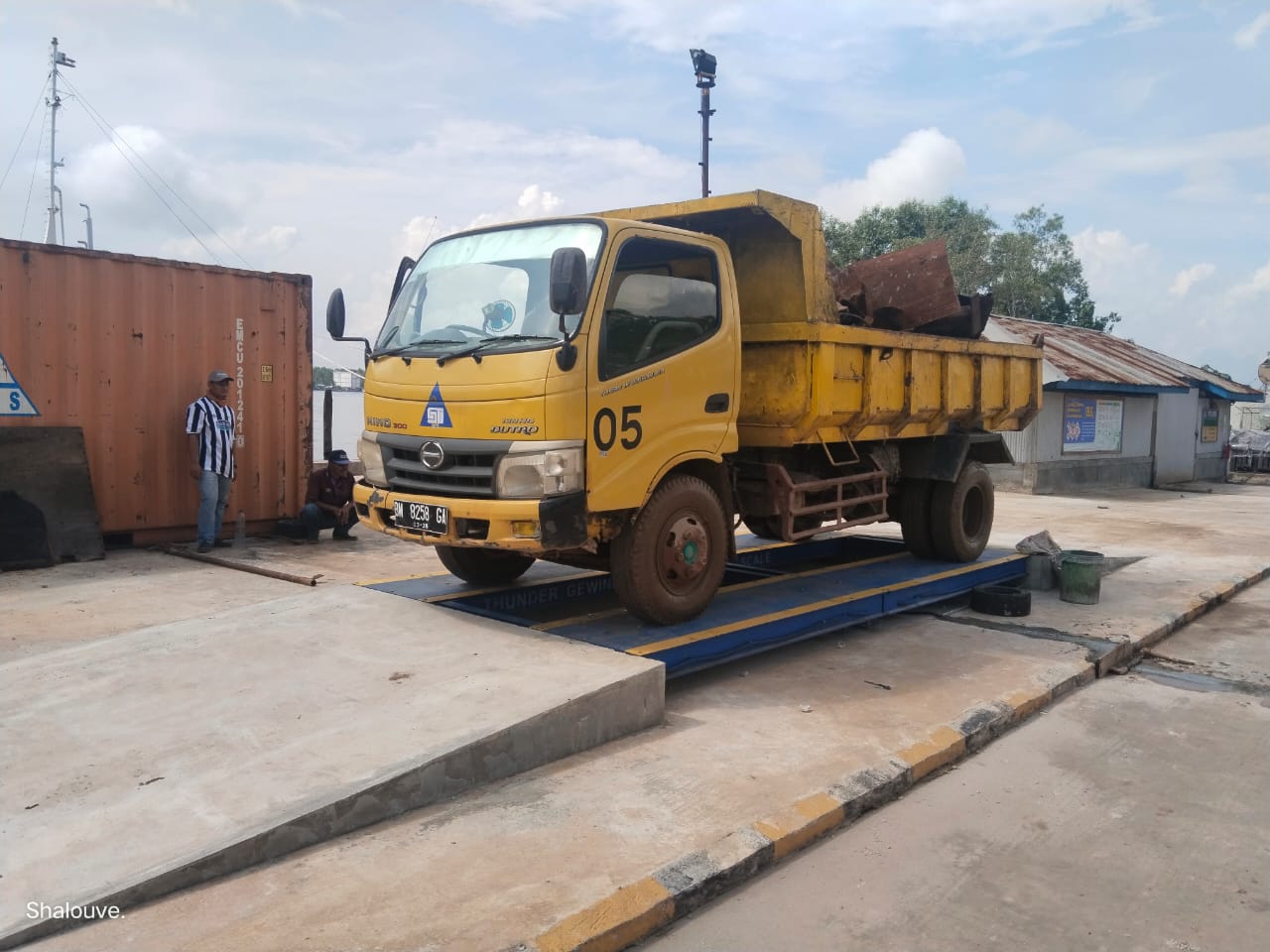 Pemasangan Timbangan Truk Thunder Besi Di PT. Sumatera Timur Indonesia: Solusi Akurat Untuk Produksi Sawit